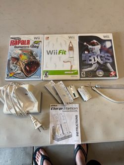 3 games and rechargeable battery station
