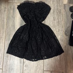 Beautiful strapless, black lace dress never been worn before size medium