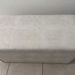 Bench / Opens Great For Shoe Entry 