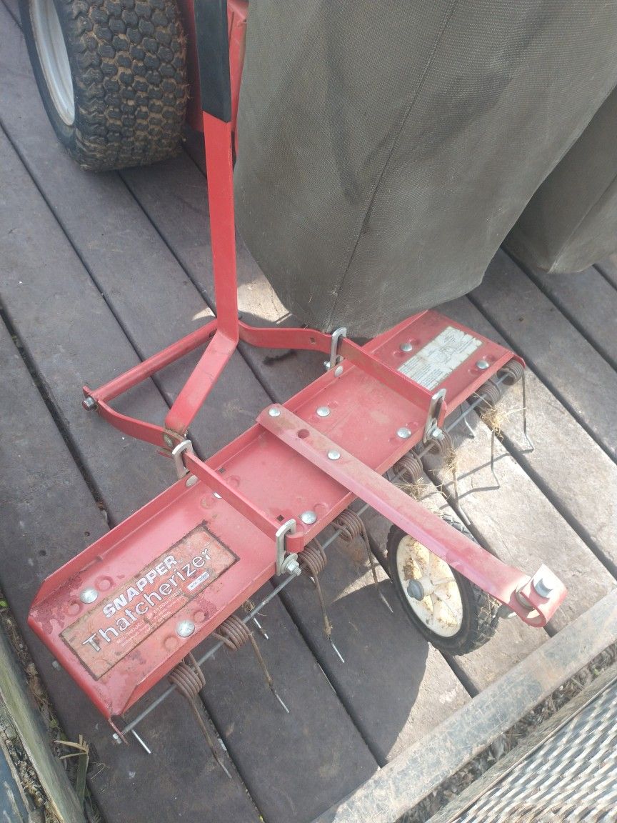 SNAPPER MOWER WITH BAGGER AND THATCHERIZER 250 for Sale in Gettysburg