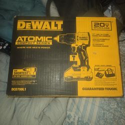 DeWalt 20 V Brushless ATOMIC COMPACT SERIES HAMMER DRILL, BATTERY, CHARGER COMBO