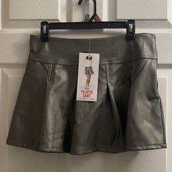 Brand New Grey Side Zip Pleated Skirts Sizes M & L Juniors $6.00 Each 