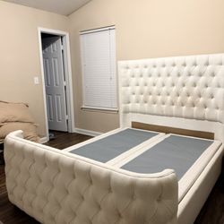 Tufted Upholstered Bed Frame – Queen(‼️NOT FREE READ DESCRIPTION)‼️