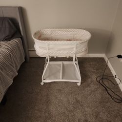 Delta Children Bassinet