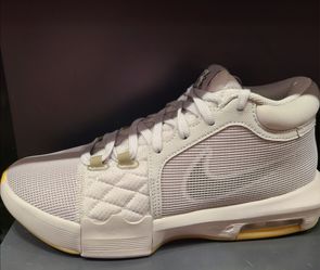 Nike LeBron Men 8, 8.5, 9,9.5, 10 ,10.5 ,11 $80