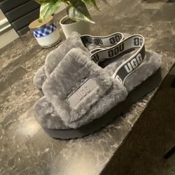 UGG Slides