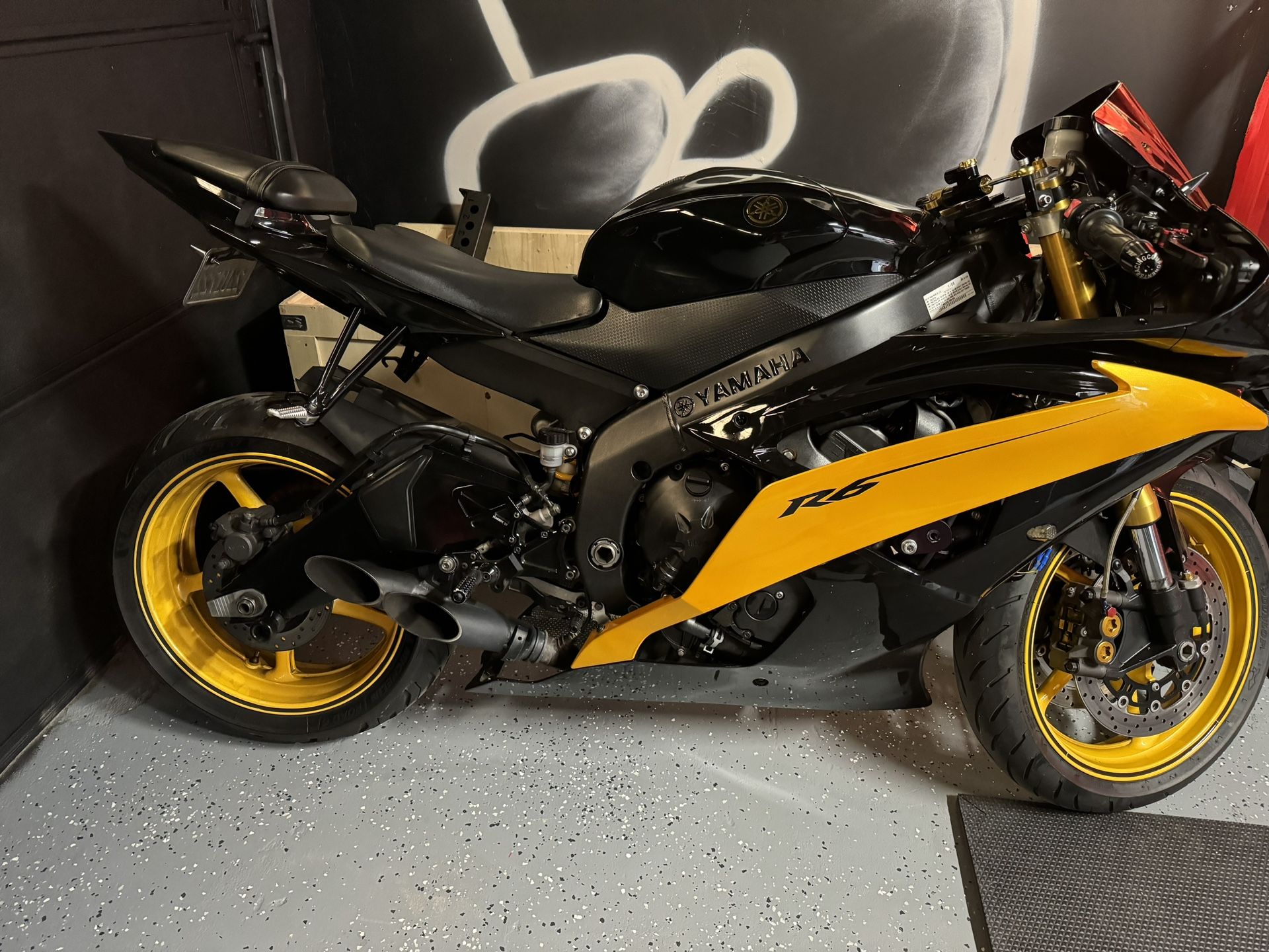 R6 2009 for Sale in Fontana, CA - OfferUp