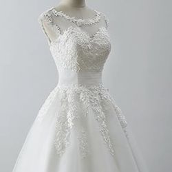 Wedding or rehearsal Dinner White Dress Size 6 small 