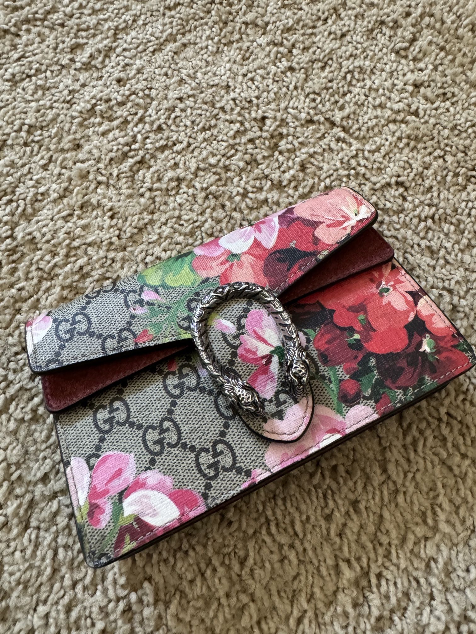 Authentic 💯 Gucci Super Mini