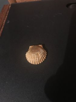 Gold seashell necklace pendant