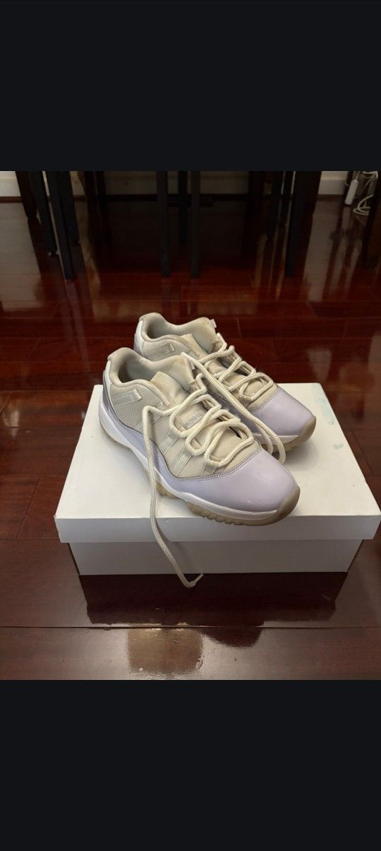Jordan 11 Low Pure Violet