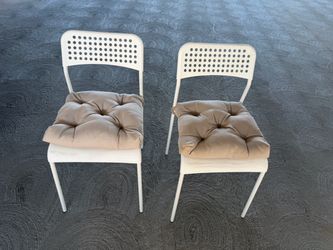 2 chairs (30 for both)