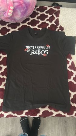 🔥 Graphic Streetwear Shirt / Trendy Tee Size S