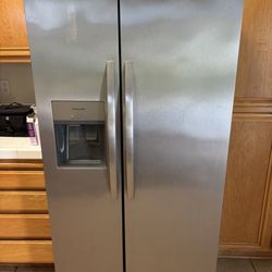 Frigidaire Refrigerator 