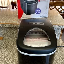 Frigidaire EFIC130-SSBLACK 26 lbs/Day Capacity Countertop Ice Maker, Black Stainless Steel