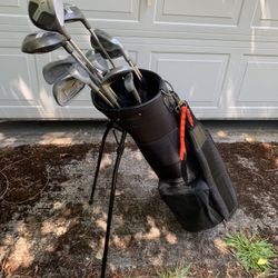 Full set of golf clubs w/ bag