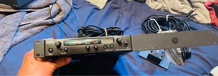 Listen technologies, LT – 800 FM transmitter comes with everything pictured Power Adapter antenna