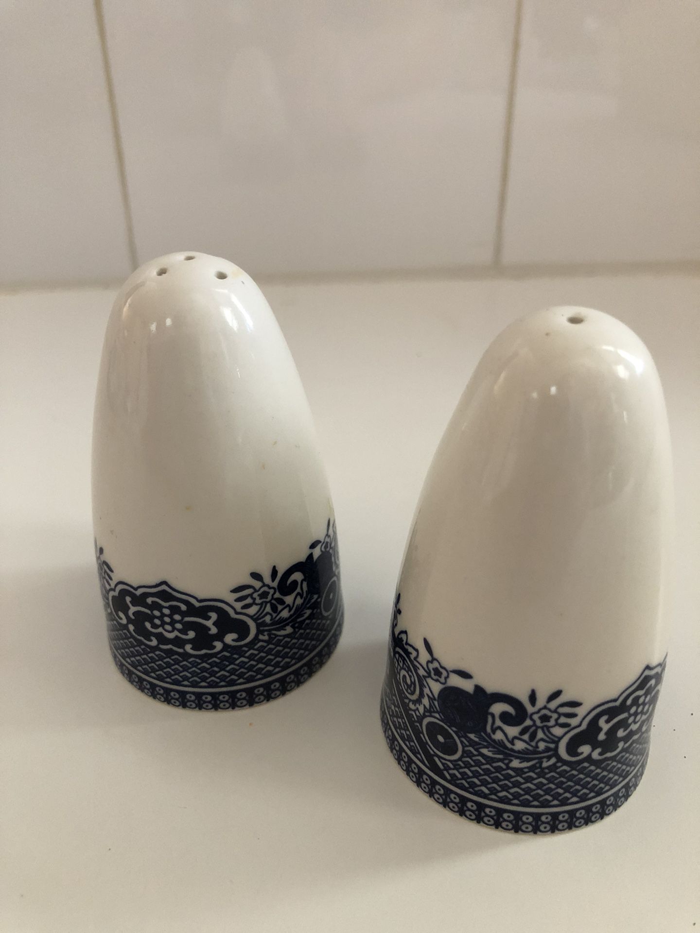 Blue Willow Pattern Salt And Pepper Shakers. New 