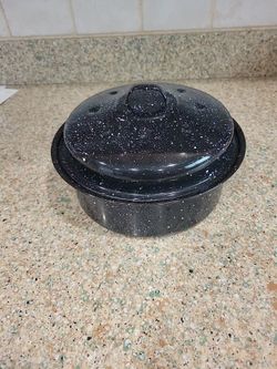 Black with White Speckles Enamelware Round 2 qt Roaster Pot