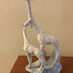 Porcelanas Miquel Requena - Porcelain Figurine of Giraffe & Calf