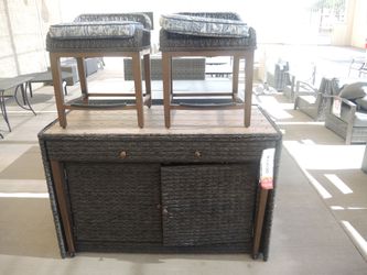 Outdoor Pull-Out Bar with Stools (Gray Woven)