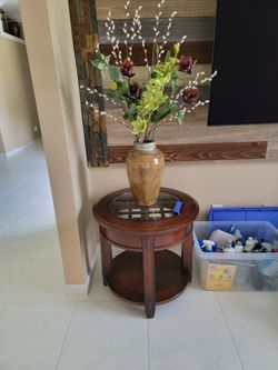 Table & vase