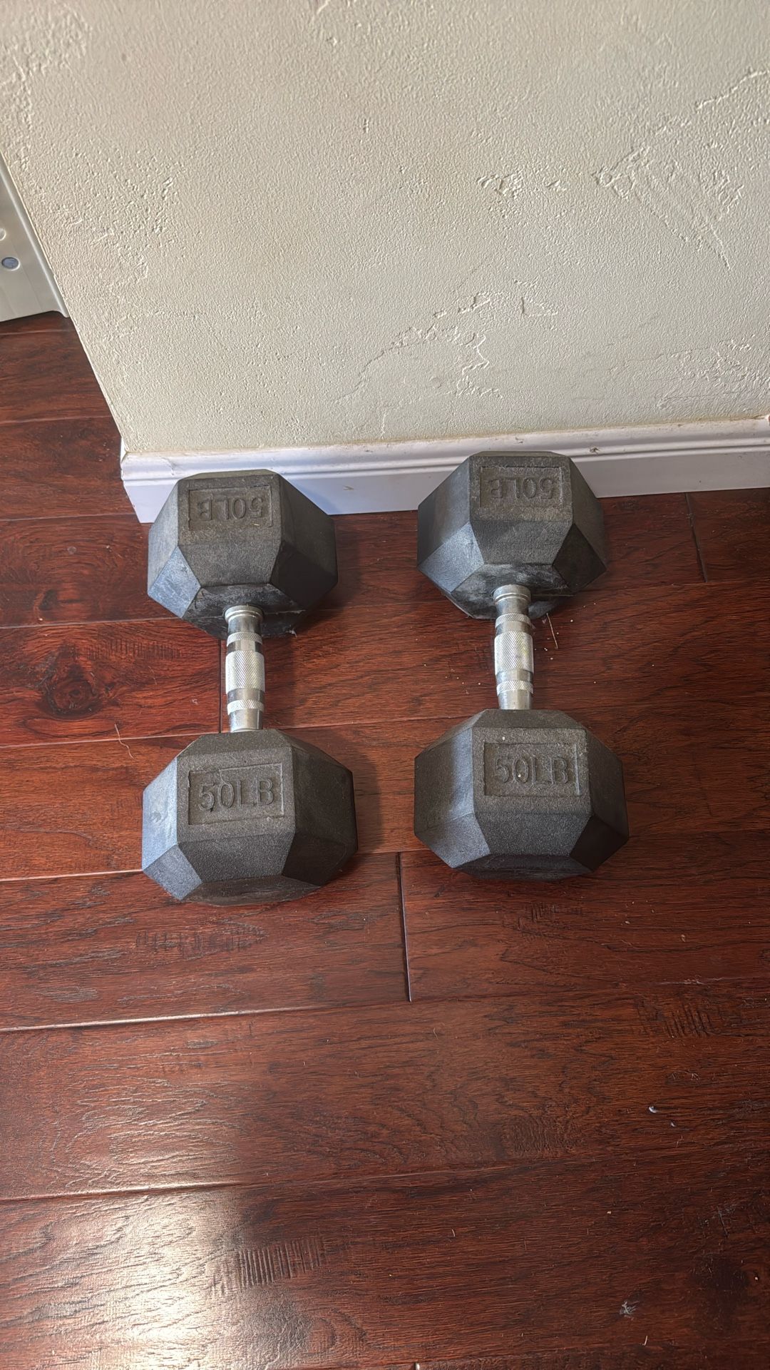2 x 50 Lb Rubber Weights