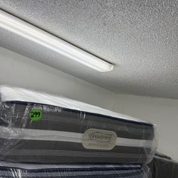 TWIN SIZE SIMMONS BEAUTYREST MATTRESS & BOX SPRING BED SET