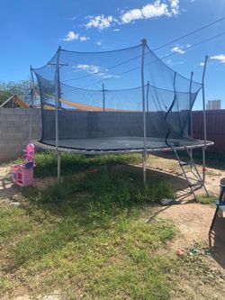 giant trampoline with net