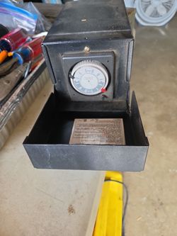 Electric light controller for yard lights