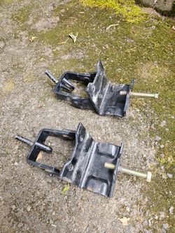 Weight distribution brackets for rv trailer