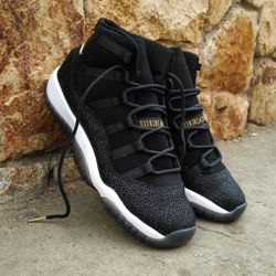 Women’s AIR JORDAN 11 RETRO PREM ( Size 7 ) 