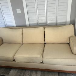 Ethan Allen Couch In Great Condition Free Delivery 