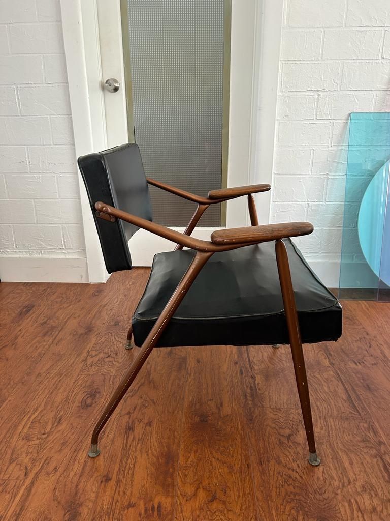 Stylish Black leather Chair for Sale in Miami Beach, FL OfferUp