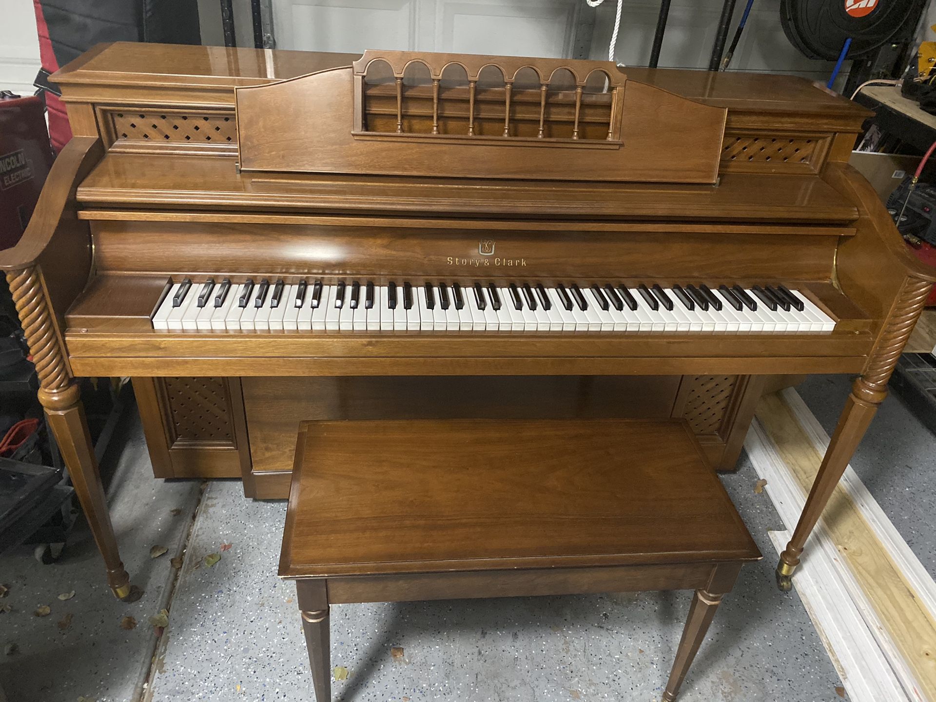 Story & Clark piano