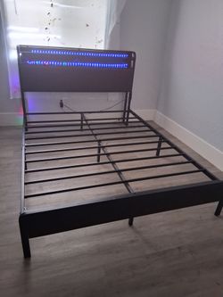 Queen bed with drawers