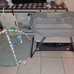 Like New Portable Bassinet and Play Mat 