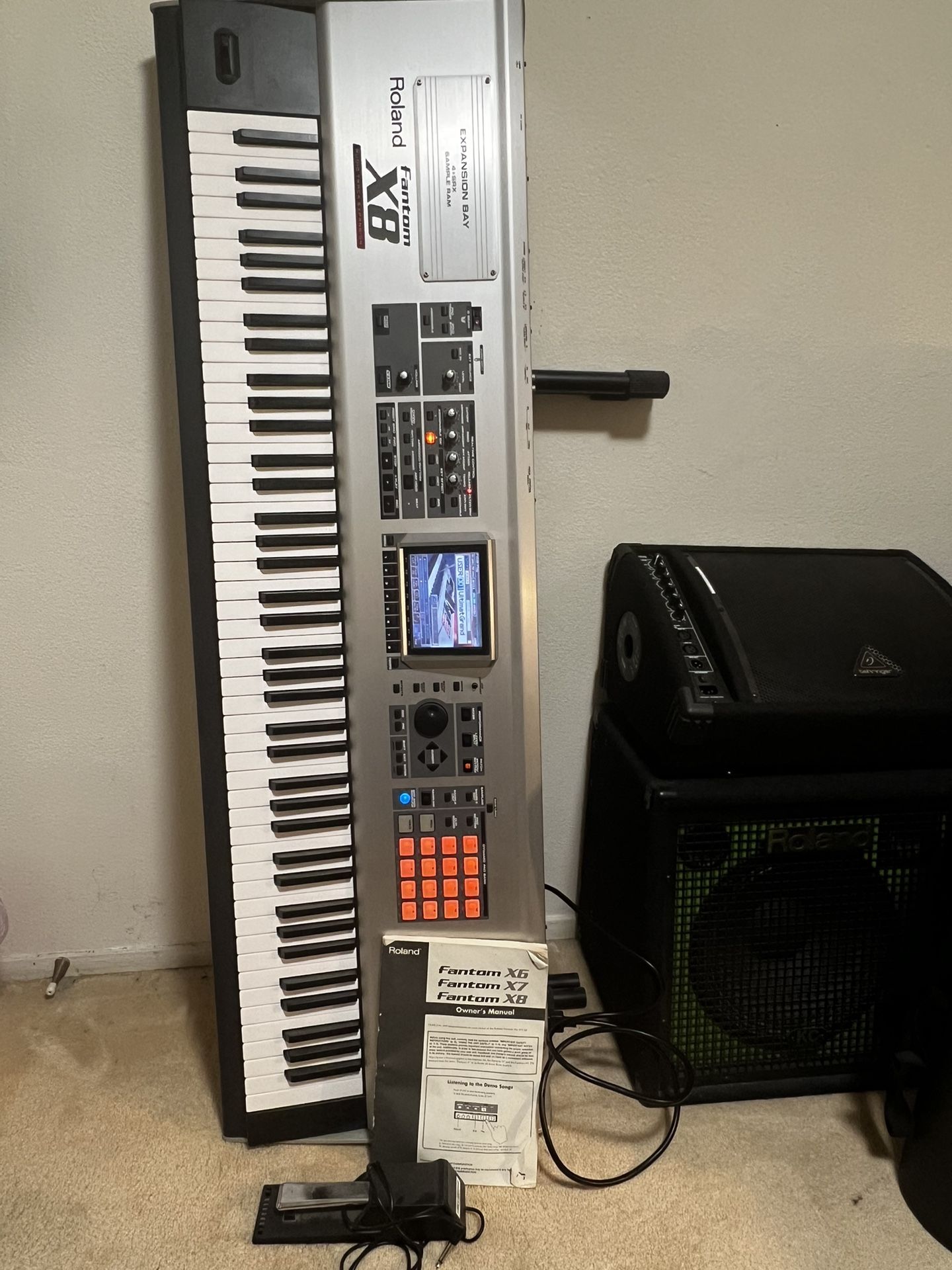 Roland Fantom X8 Keyboard Workstation Piano (with Hundreds Of Extra Sounds); X-8 Comes with Roland KC-350 Amp