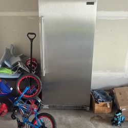FRIGIDAIRE PROFESSIONAL FRIDGE