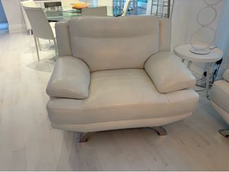 Contemporary Oversized white leather chair