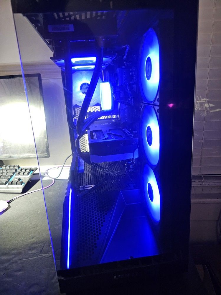 🖥️ Custom Gaming PC – Ryzen 7 9700X / RTX 5070 / 32GB DDR5 / 2TB NVMe SSD