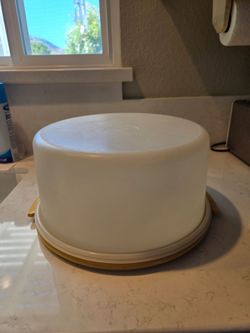 Vintage Tupperware Round Cake Carrier