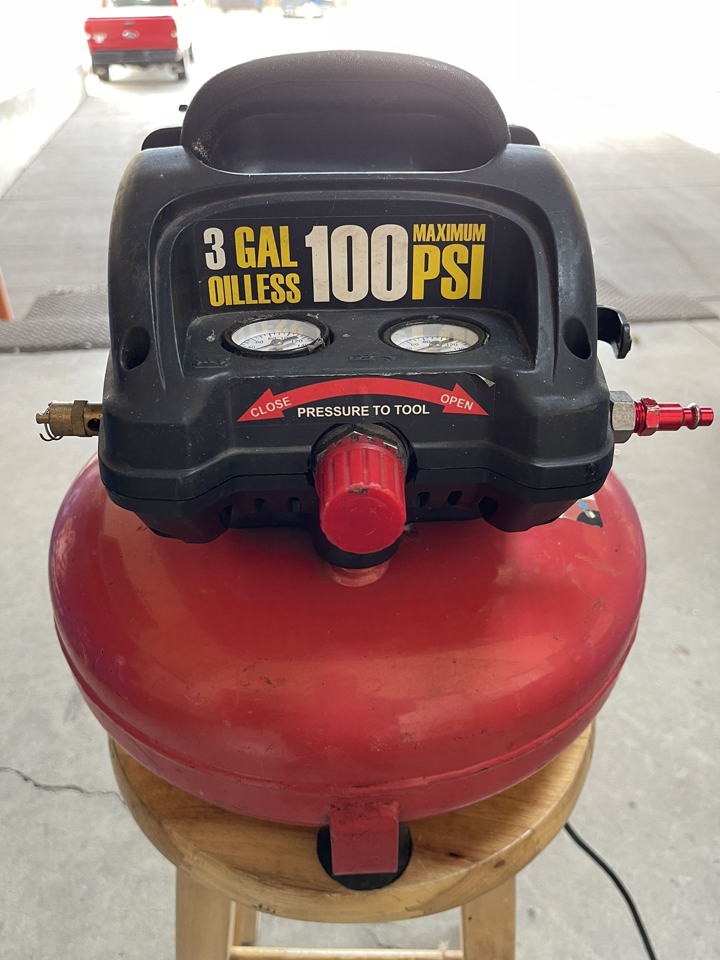 Central Pneumatic Air Compressor 3 gal. 1/3 100 PSI Oilless Pancake