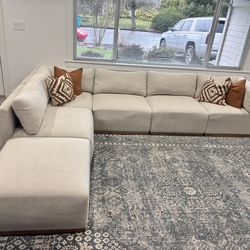 Henredon Murphy Fabric Modular Sectional with Ottoman.
