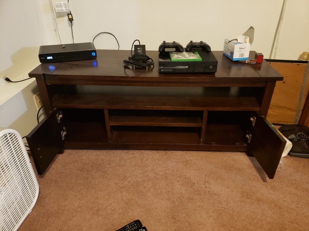 Entertainment center