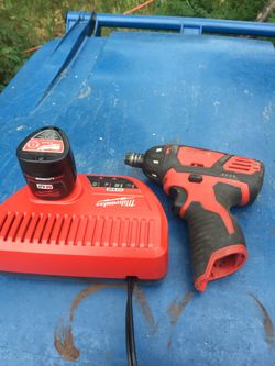 Milwaukee 12volt & charger 2.0 batterie