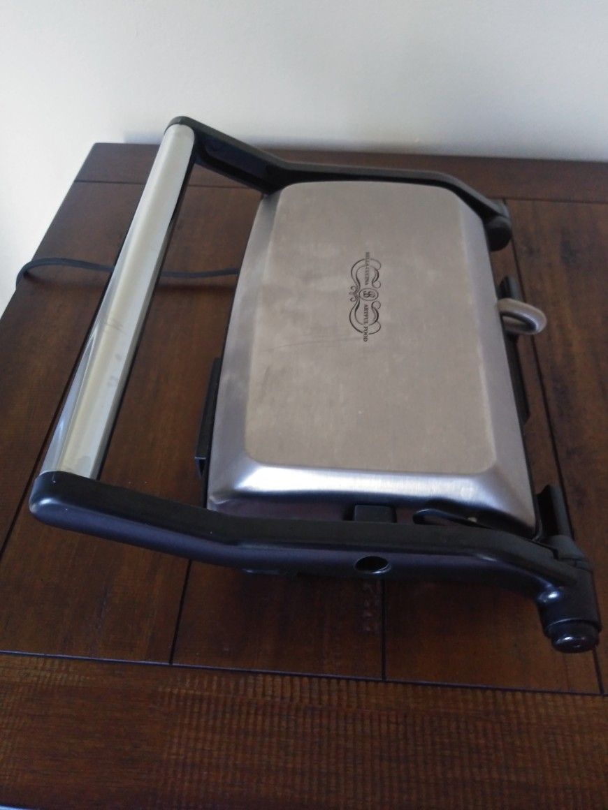 Non-Stick, Countertop, Electric Panini Press. "Bella Cucina Artful Food" Electric Panini Grill Sandwich Press.