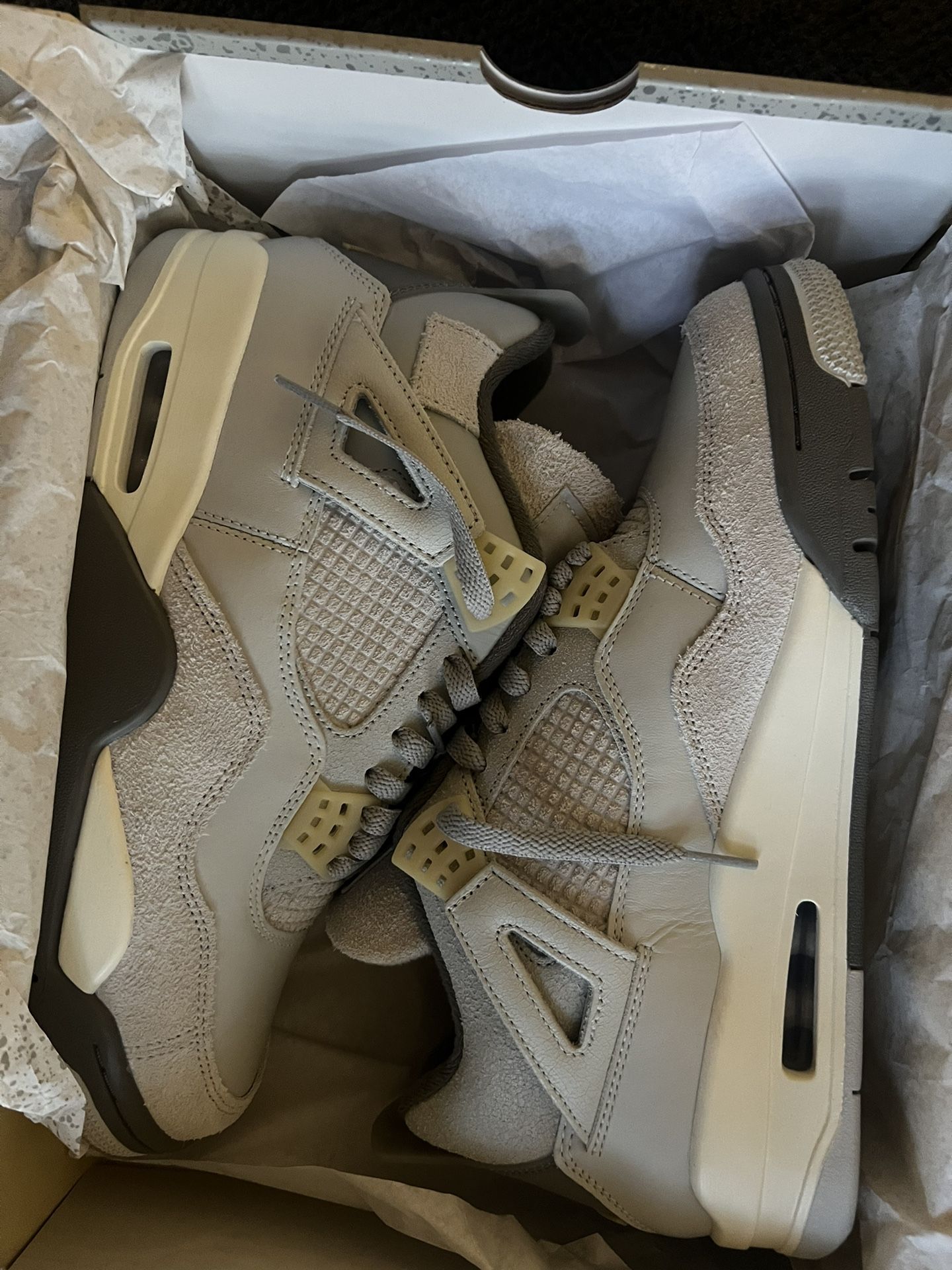 Jordan 4 size 9.5 in brand new  condition 