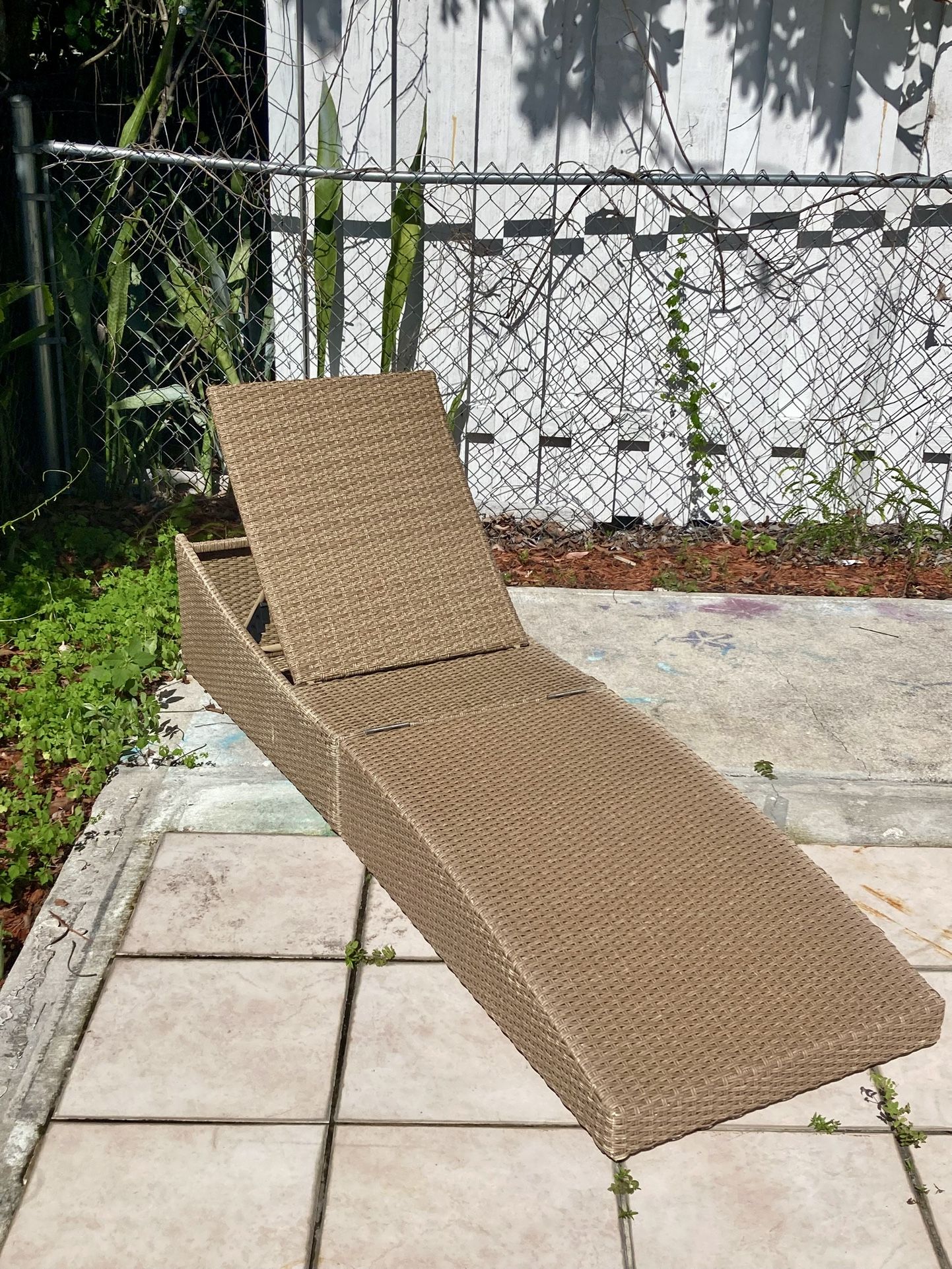 International Caravan Wicker Resin/Aluminum Multi-Position Patio Chaise