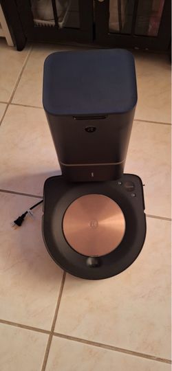 iRobot Roomba s9+ Robot Vacuum with Clean Base Automatic Dirt Disposal